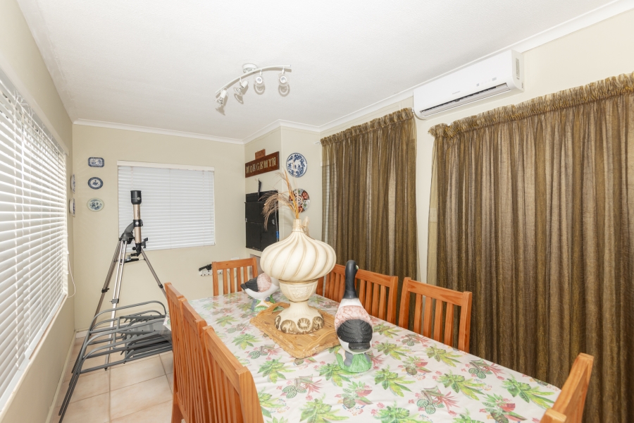 5 Bedroom Property for Sale in Middedorp Western Cape